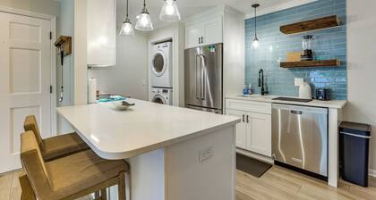 Pool Access! St Simons Island Getaway w/ Balcony