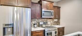 4 Mi to Easter Lake Park! Inviting Rental w/ Patio