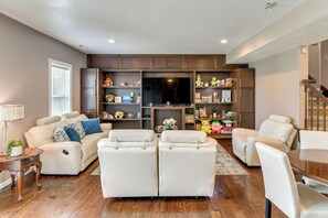 Interior - 4 Mi to Easter Lake Park! Inviting Rental w/ Patio (Des Moines)