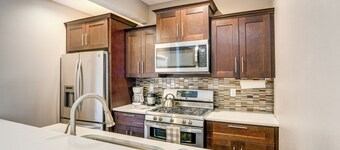 4 Mi to Easter Lake Park! Inviting Rental w/ Patio