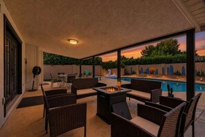 Outdoor dining - Sunrise-Sparkling Pool-BBQ Grill-Mins to Old Town (Scottsdale)