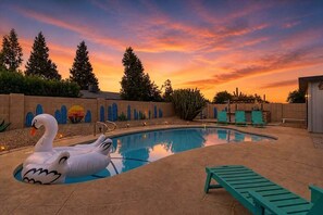 A heated pool - Sunrise-Sparkling Pool-BBQ Grill-Mins to Old Town (Scottsdale)