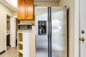 Interior - Walkable 2-unit Home Near Dtwn Seneca Falls! (Seneca Falls)