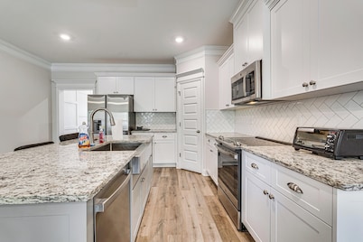 Easy Access to Golf Club & Dtwn: Augusta Basecamp