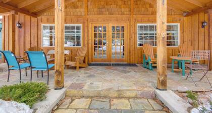 Emigrant Lodge w/ Spa: 3 Suites Near Yellowstone