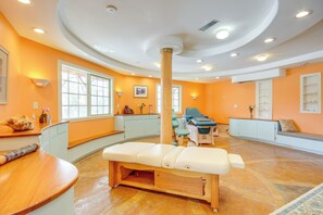 Interior - Emigrant Lodge w/ Spa: 3 Suites Near Yellowstone (Emigrant)