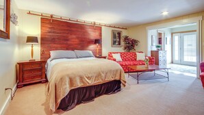 Villa (1 Bedroom) | Interior - Emigrant Lodge w/ Spa: 3 Suites Near Yellowstone (Emigrant)