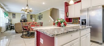 Lakes, Gardens & More! Getaway in Moncks Corner