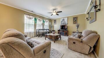 House (3 Bedrooms) | Front of property
