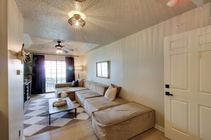 Interior - Sleeps 40! Entire Condotel Outside Overland Park (Louisburg)