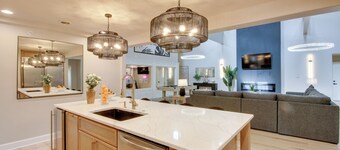 Sleeps 40! Entire Condotel Outside Overland Park
