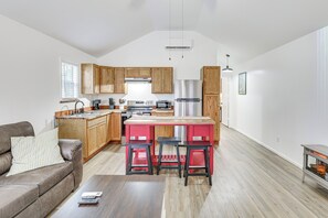 Interior - Bring Your Boat! Cozy Home 3 Mi to Sabine River (Joaquin)