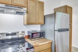 Interior - Bring Your Boat! Cozy Home 3 Mi to Sabine River (Joaquin)