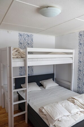 WiFi, bed sheets