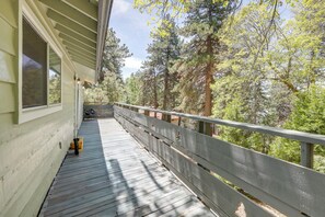 A wooden deck with a railing, overlooking a forested area. - Gateway to Big Bear! High-country Home w/ Deck (Running Springs)