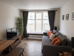TV - Central Belfast Luxury Two Bedroom Apartment (Belfast)