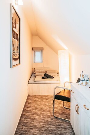 6 bedrooms, travel cot, free WiFi - Beautiful private villa for 12 guests with hot tub, WIFI, pool, TV and patio (Trutnov)