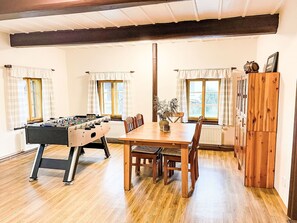 Dining - Wonderful private villa for 12 people with WIFI, TV and pets allowed (Dvůr Králové Nad Labem)