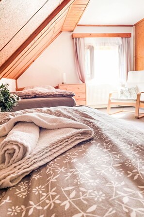 Room - Wonderful private villa for 12 people with WIFI, TV and pets allowed (Dvůr Králové Nad Labem)