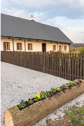 Exterior - Wonderful private villa for 12 people with WIFI, TV and pets allowed (Dvůr Králové Nad Labem)