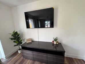 Interior - 3- bed house in lovely Camborne with air conditioning and EV charger & parking (Camborne)