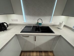 Private kitchen - 3- bed house in lovely Camborne with air conditioning and EV charger & parking (Camborne)