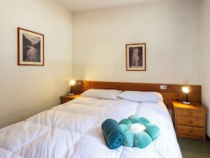 Travel cot