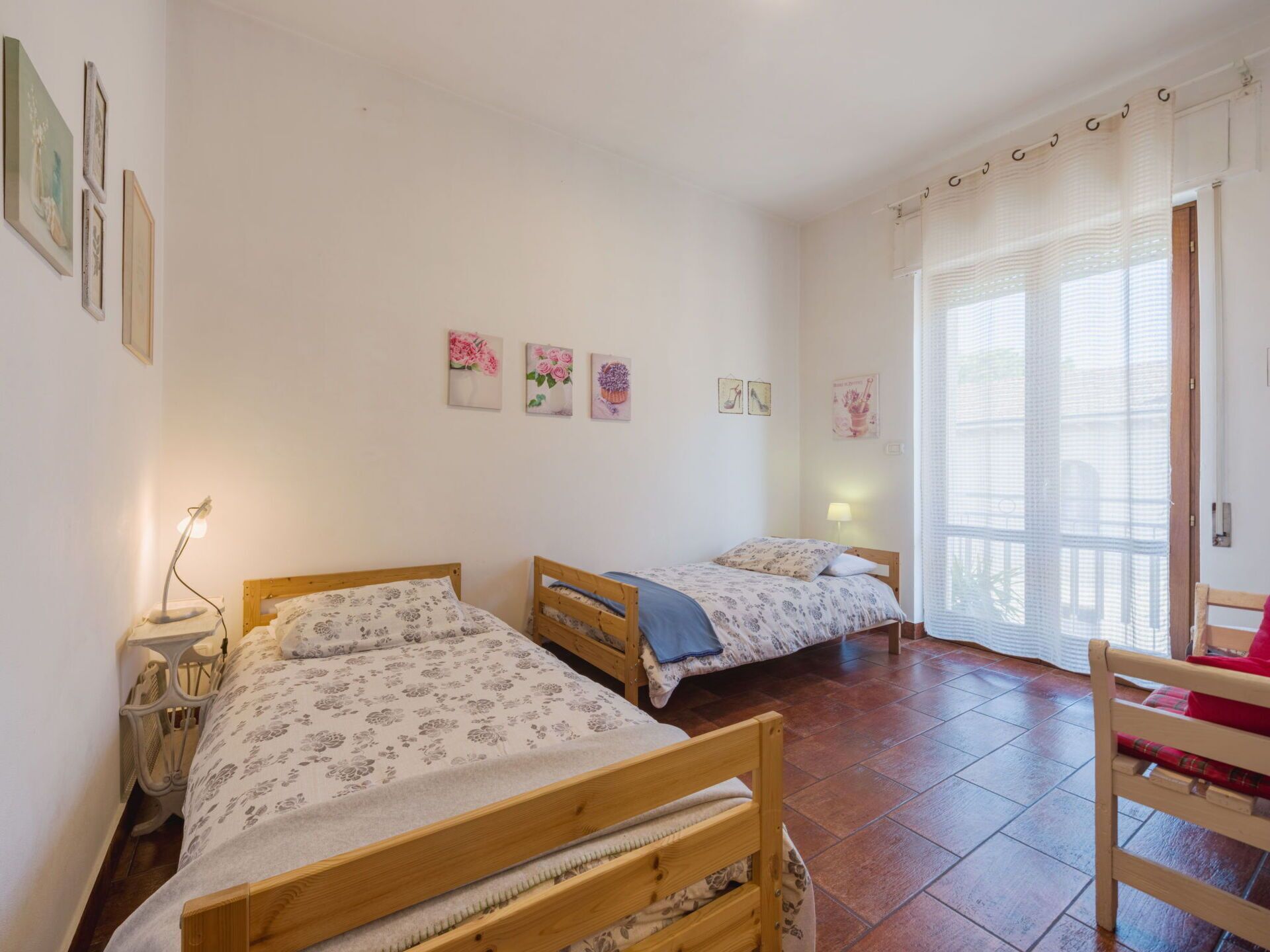 Lit parapluie, Wi-Fi gratuit, draps fournis