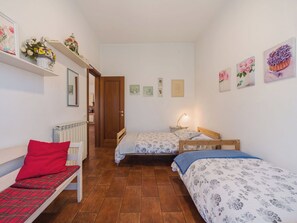 Lit parapluie, Wi-Fi gratuit, draps fournis