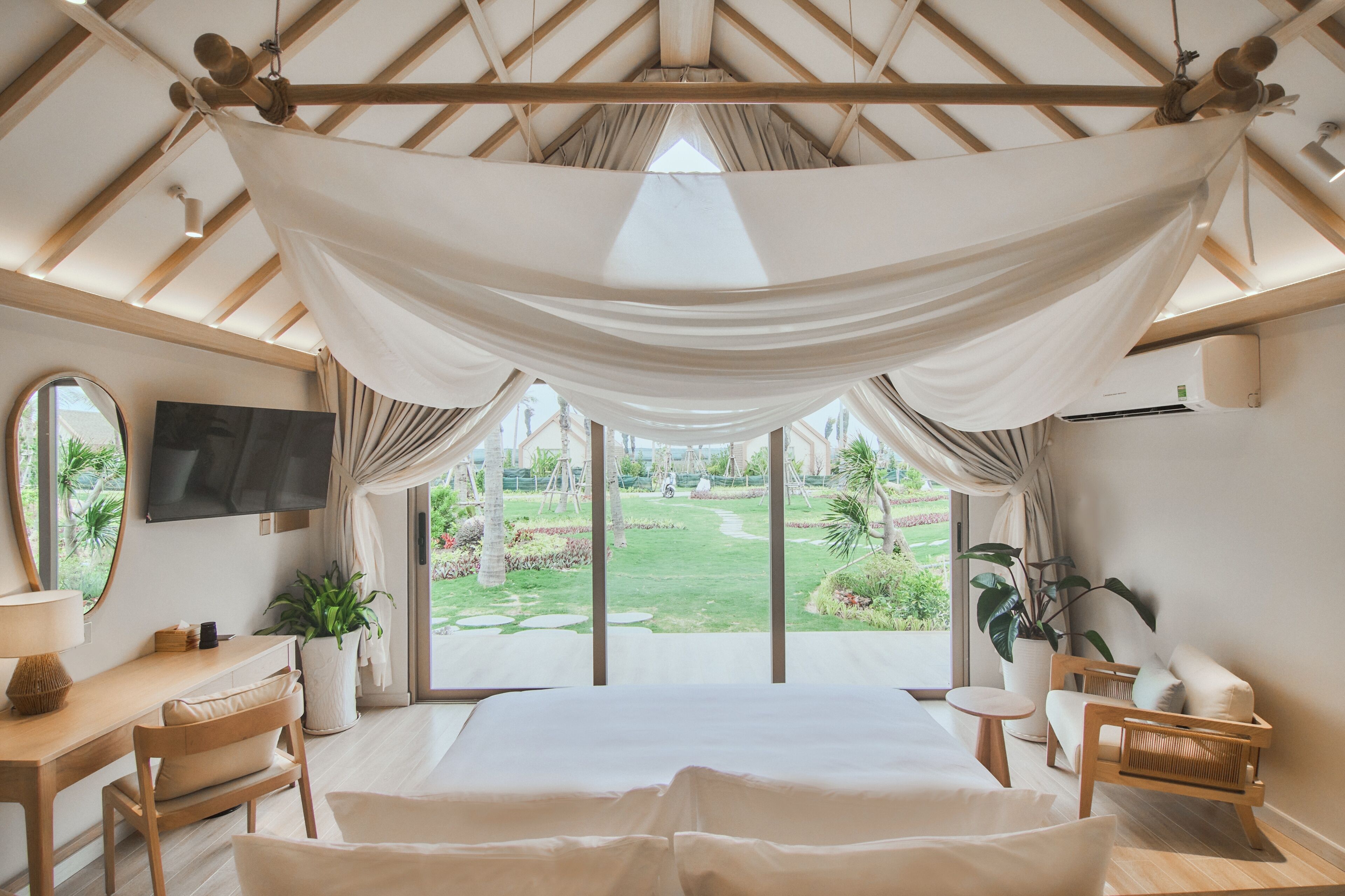 Deluxe Room, 1 King Bed, Garden View, Beachside | View from room