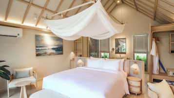 Bungalow, 1 Tempat Tidur King, pemandangan laut, tepi pantai | Minibar, brankas, meja kerja, dan ruang kerja ramah laptop
