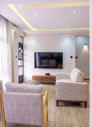 Living area - Modern 2BR Garden Home . BBQ . Sereni Homes (Arusha)
