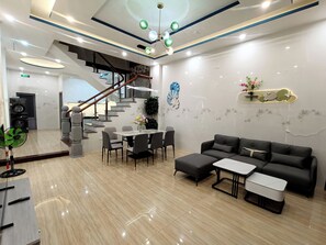 Interior - Aroma-Pool-Breakfast-Man Thai beach (Da Nang)