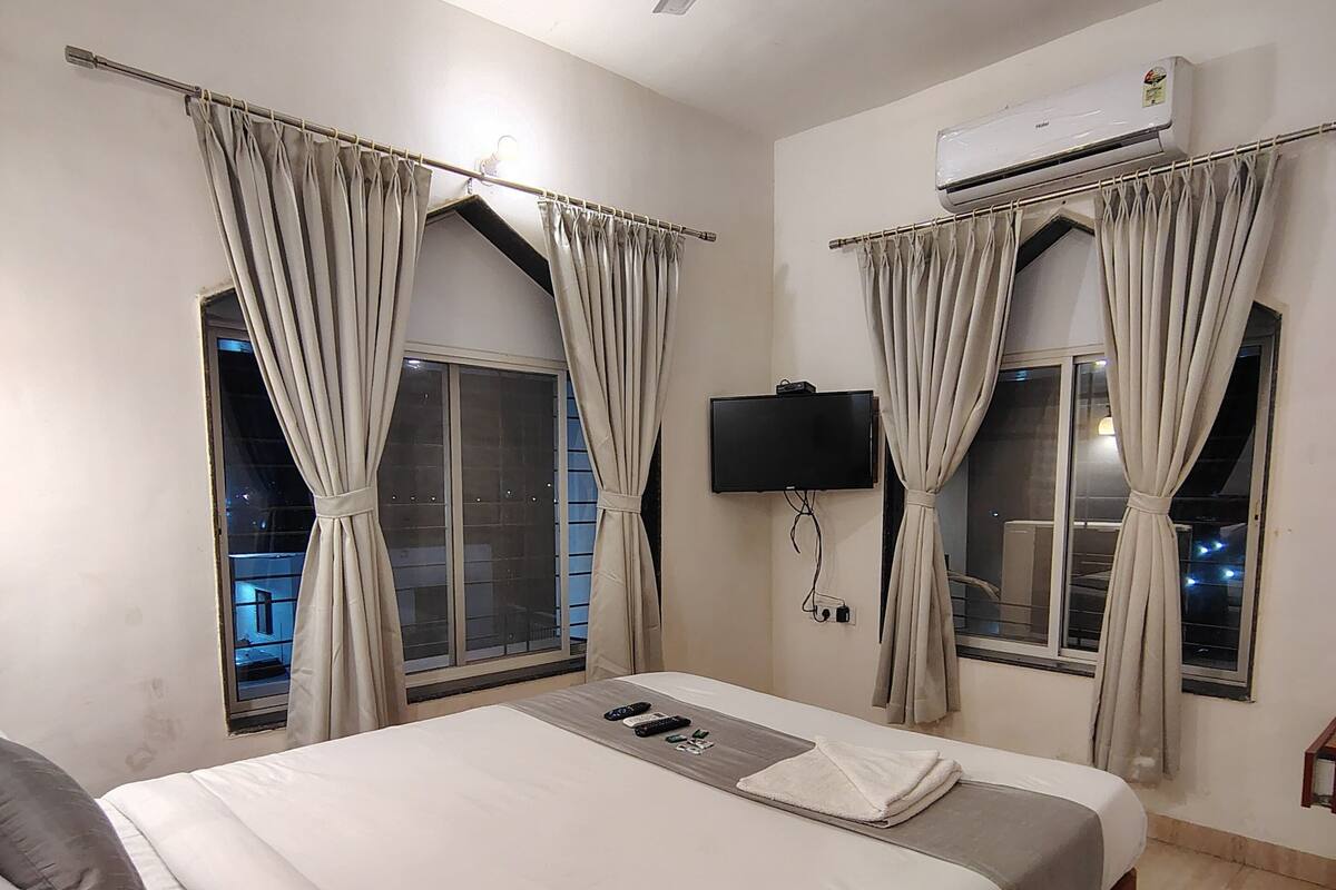 Standard Double Room, Air conditioning, City View | Desk, iron/ironing board, free WiFi, wheelchair access