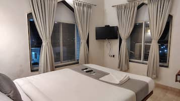 Standard Double Room, Air conditioning, City View | Desk, iron/ironing board, free WiFi, wheelchair access