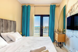 Tabla de planchar con plancha, wifi y ropa de cama 