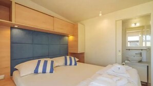 Nhà di động | 2 phòng ngủ, trang bị nội thất với thiết kế riêng biệt 