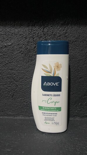 Douche, serviettes fournies, savon, papier toilette