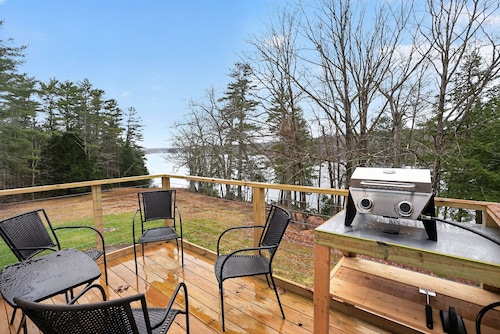 Forest Backdrop Midcoast Maine Quiet Escape 3 Bedroom Home
