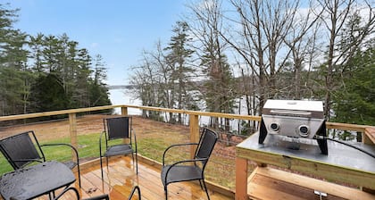Forest Backdrop Midcoast Maine Quiet Escape 3 Bedroom Home