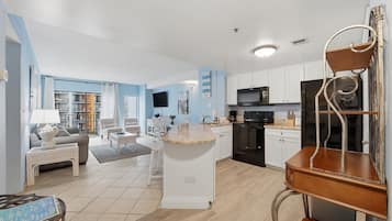Condo, 2 Bedrooms | Bahagian dalam