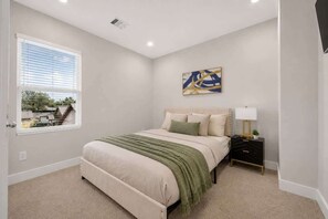 3 bedrooms, iron/ironing board, WiFi, bed sheets - Houston Home Near NRG Stadium w/ Hot Tub & Parking (Houston)