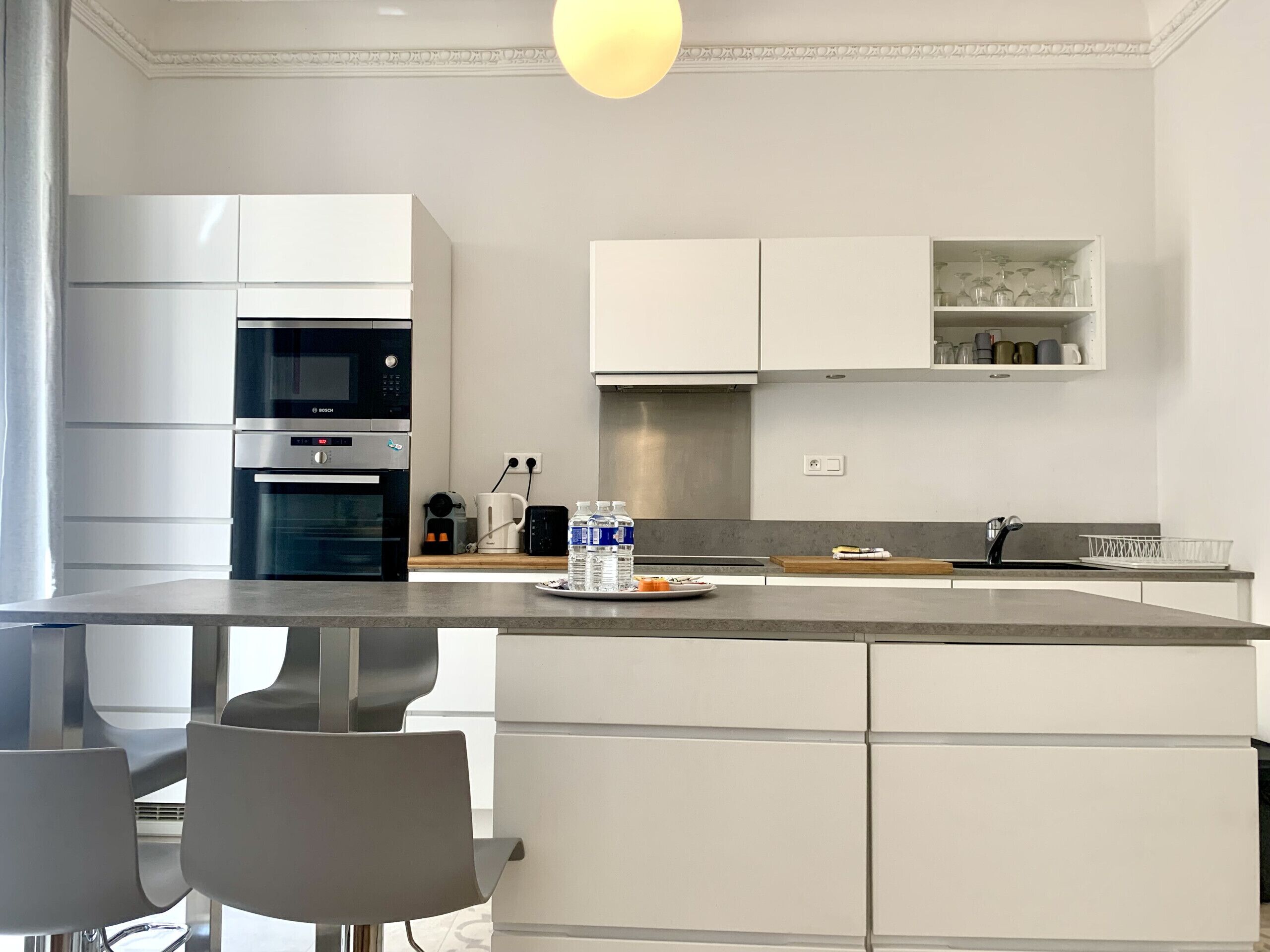 Kühlschrank, Mikrowelle, Ofen, Geschirrspüler