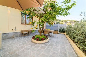 Outdoor dining - Suites 21 Luxury Apartment (Sorrento)