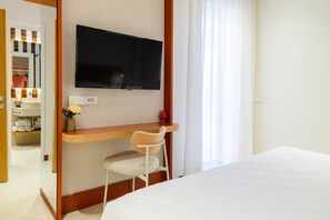 Iron/ironing board, free WiFi, bed sheets - Suites 21 Luxury Apartment (Sorrento)