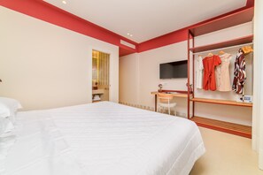 4 quartos, berços (sobretaxa), roupa de cama