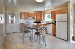 Fridge, microwave, oven, stovetop - New Listing! Quaint Affordable Cabin | Walkable to Downtown Creede (Creede)