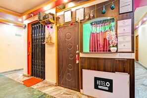 Reception - Deluxe With Ganga View Green Guest House (Shrirampur)
