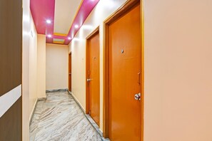 Interior - Deluxe With Ganga View Green Guest House (Shrirampur)