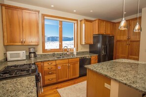 Fridge, oven, stovetop, dishwasher - Sunny Pitchfork home with incredible views! (Mt. Crested Butte)